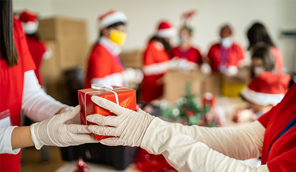 10 Amazing Reasons to Volunteer During the Holidays